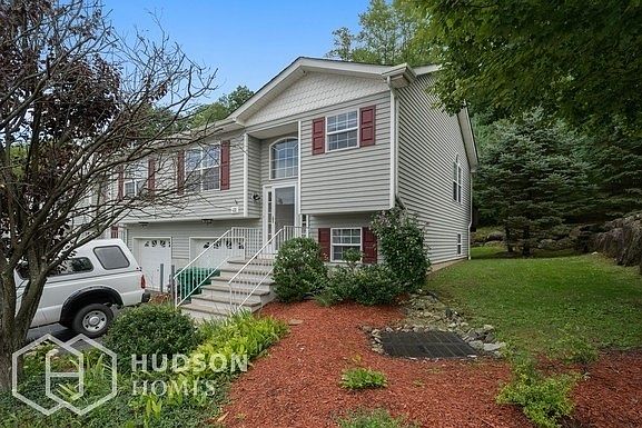 1st image of 12 Oak Point Dr #12