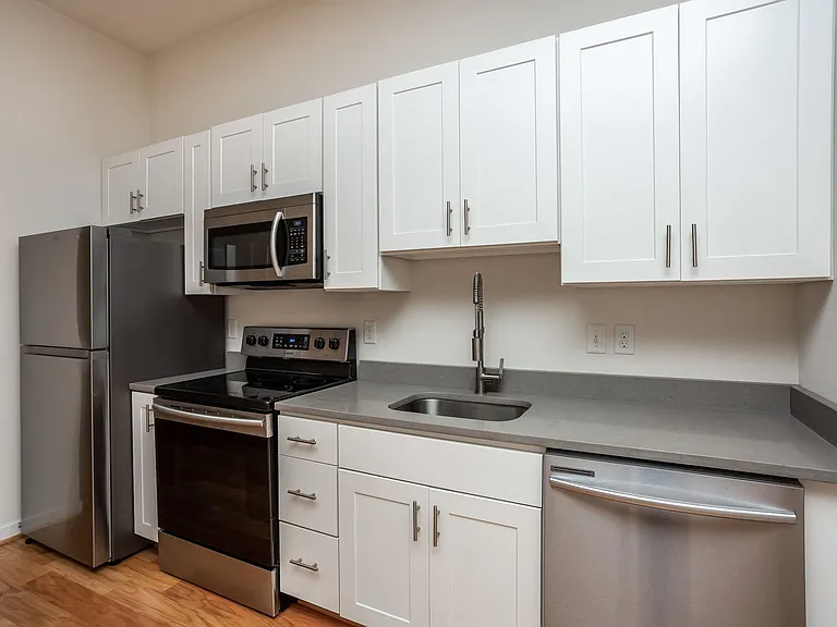 For Rent: Downtown Elegance at 605 Park Ave Your Urban Haven Awaits! — Photo 35