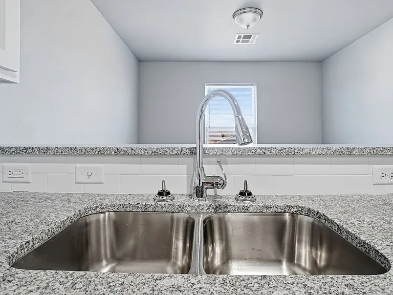 207 W C Ave — Photo 11