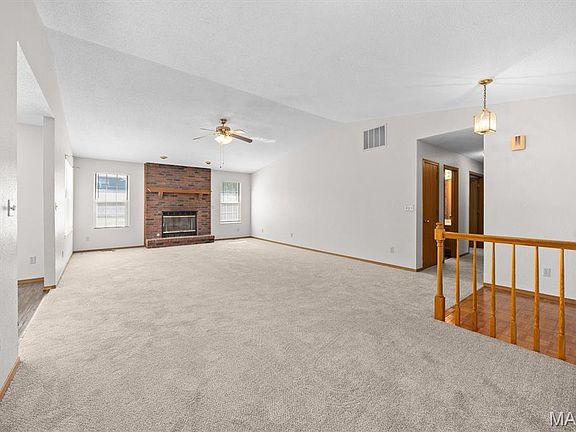 5th image of 1406 Blackberry Ln