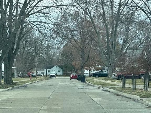 5th image of 28800 Hillview St