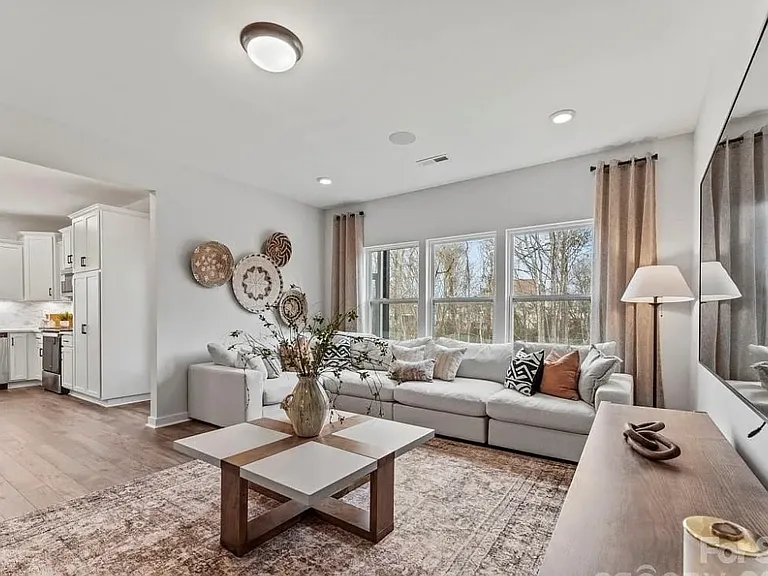 1285 Elizabeth Ave — Photo 6