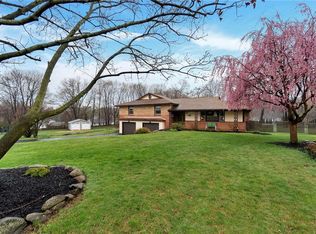 10 Willow Pkwy, New Windsor, NY 12553