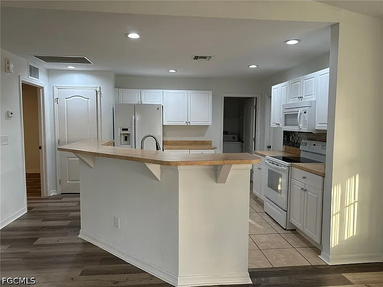 2207 NE 15th Ln — Photo 9