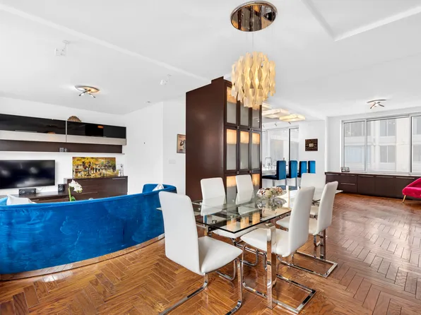 200 Riverside Boulevard image 1 of 17