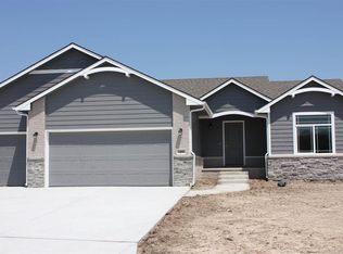 2022 Chestnut St, Newton, KS 67114