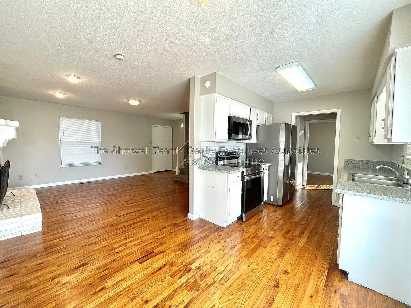 3 bed, 2.5 bath, 1536 sqft, $2,400 — Photo 2