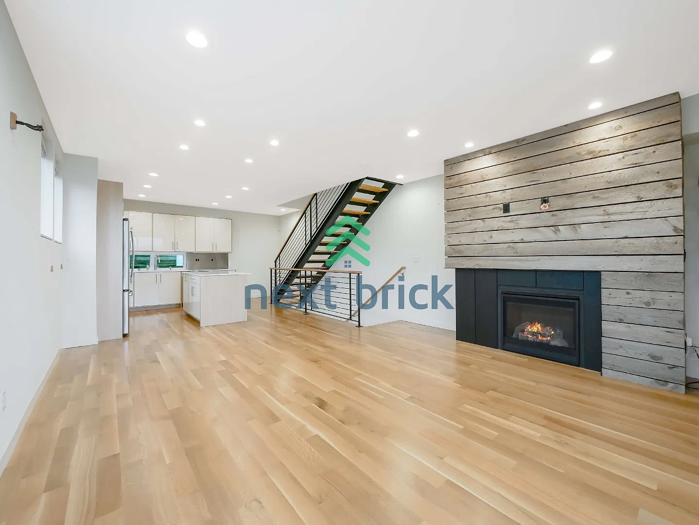 "Spacious 3-Bedroom Townhouse at 2043 13th Ave W, Seattle Modern Living with 2 Full Baths & 1423 ... — Photo 4