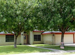 1664 Raintree Dr, Eagle Pass, TX 78852
