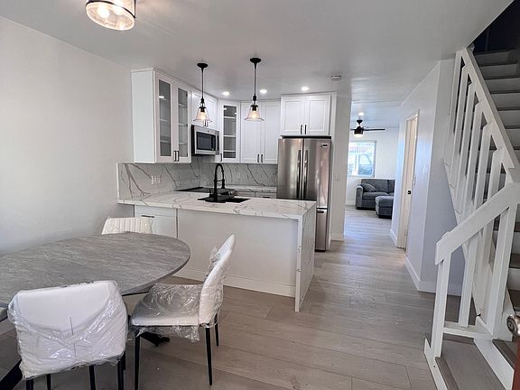 2nd image of 4621 Lamont St Unit 8B