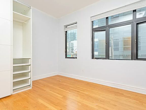 5th image of 2620 Jackson Ave #3B
