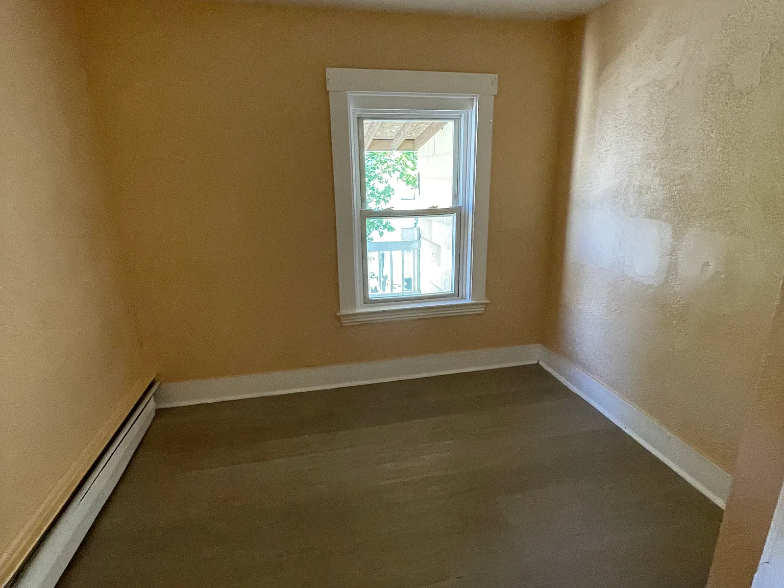 4 bed, 1900 sqft, $2,000 — Photo 4