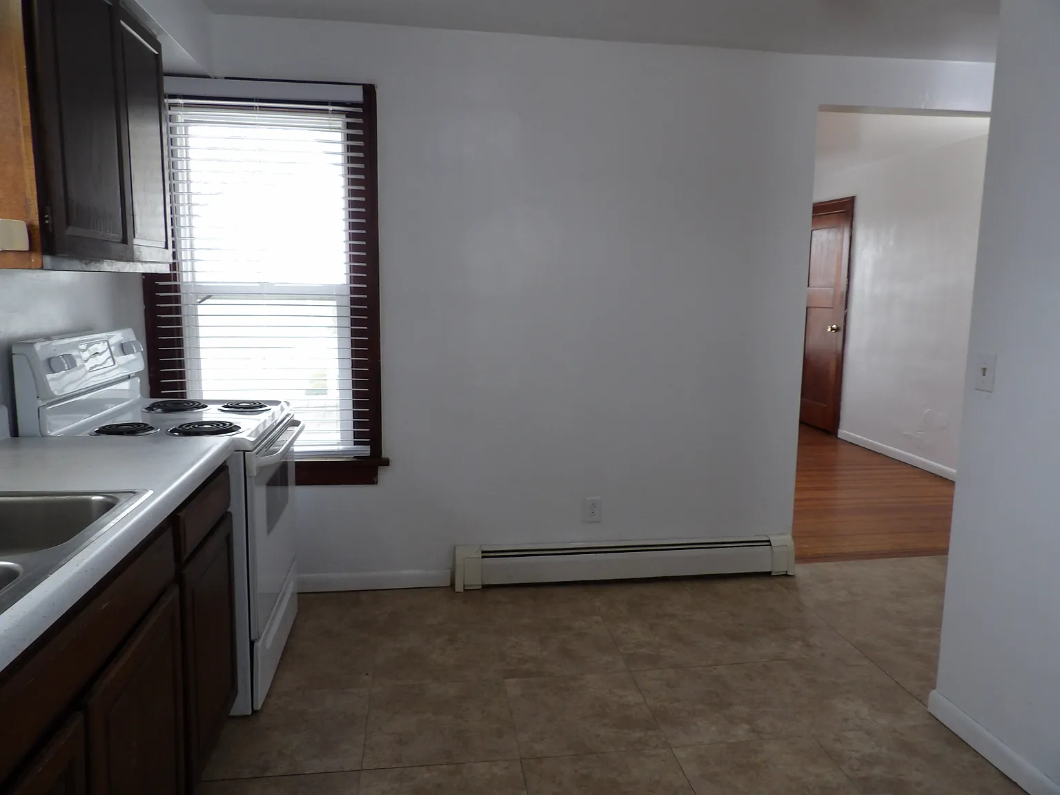 Studio, $675 — Photo 3