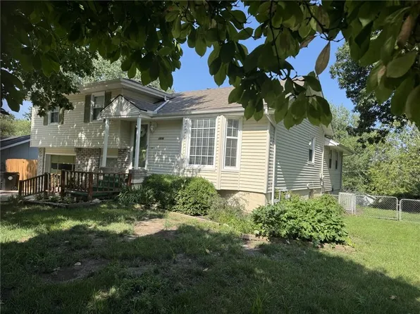 1616 Lee Ln, Pleasant Hill, MO 64080