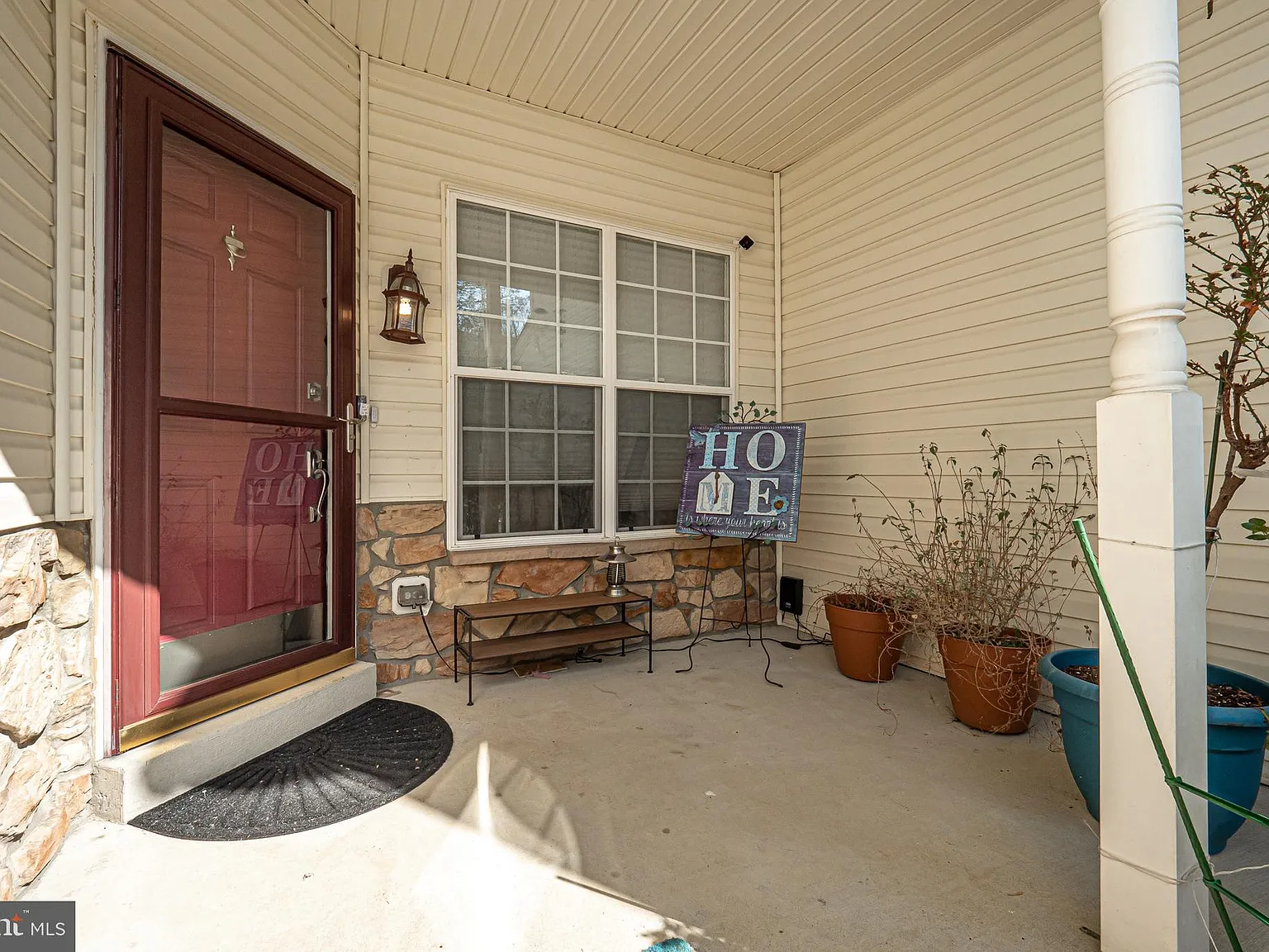3 bed, 2.5 bath, 2068 sqft, $3,100 — Photo 2