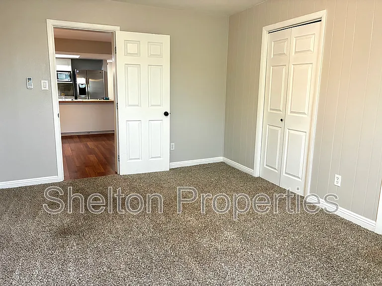 523 E Malibu Dr — Photo 13