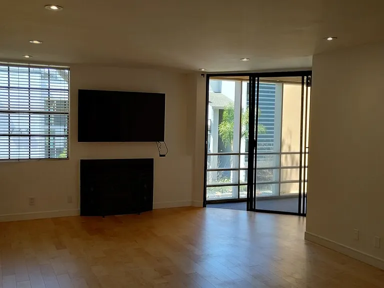 740 N Kings Rd #224 — Photo 5