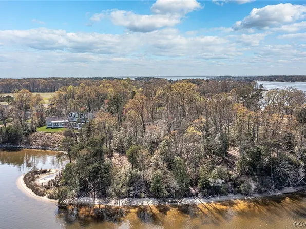 89 Oyster Point, White Stone, VA 22578