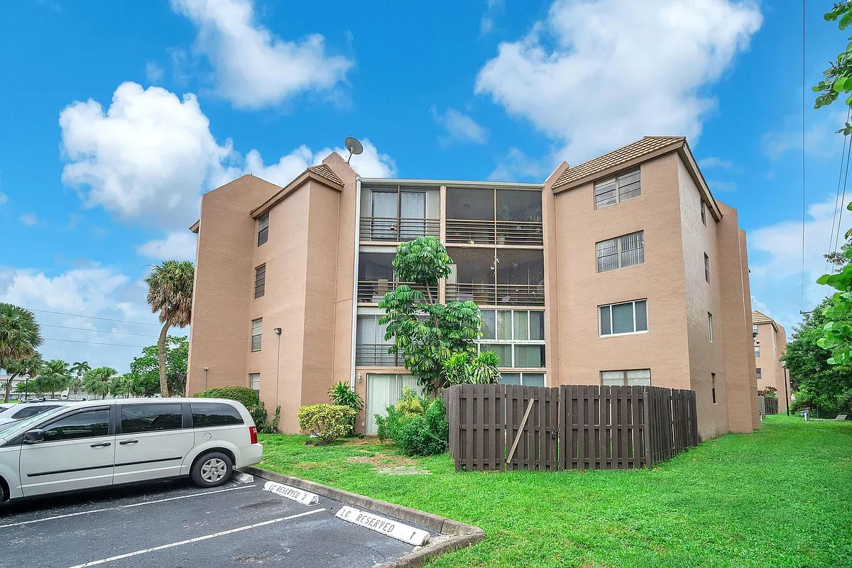 Building Photo - 3100 N Pine Island Rd #306