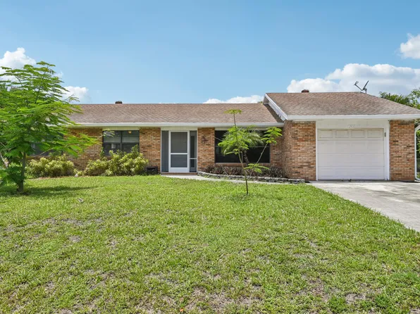 2426 SE Stonecrop Street, Port St Lucie, FL 34984