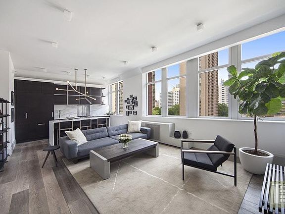 2nd image of 25 W Houston St