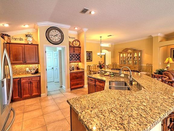 5th image of 1956 Glenmont Ct