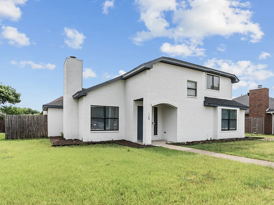 1126 Rogers Ln