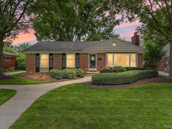 15948 Dunblaine Ave, Beverly Hills, MI 48025