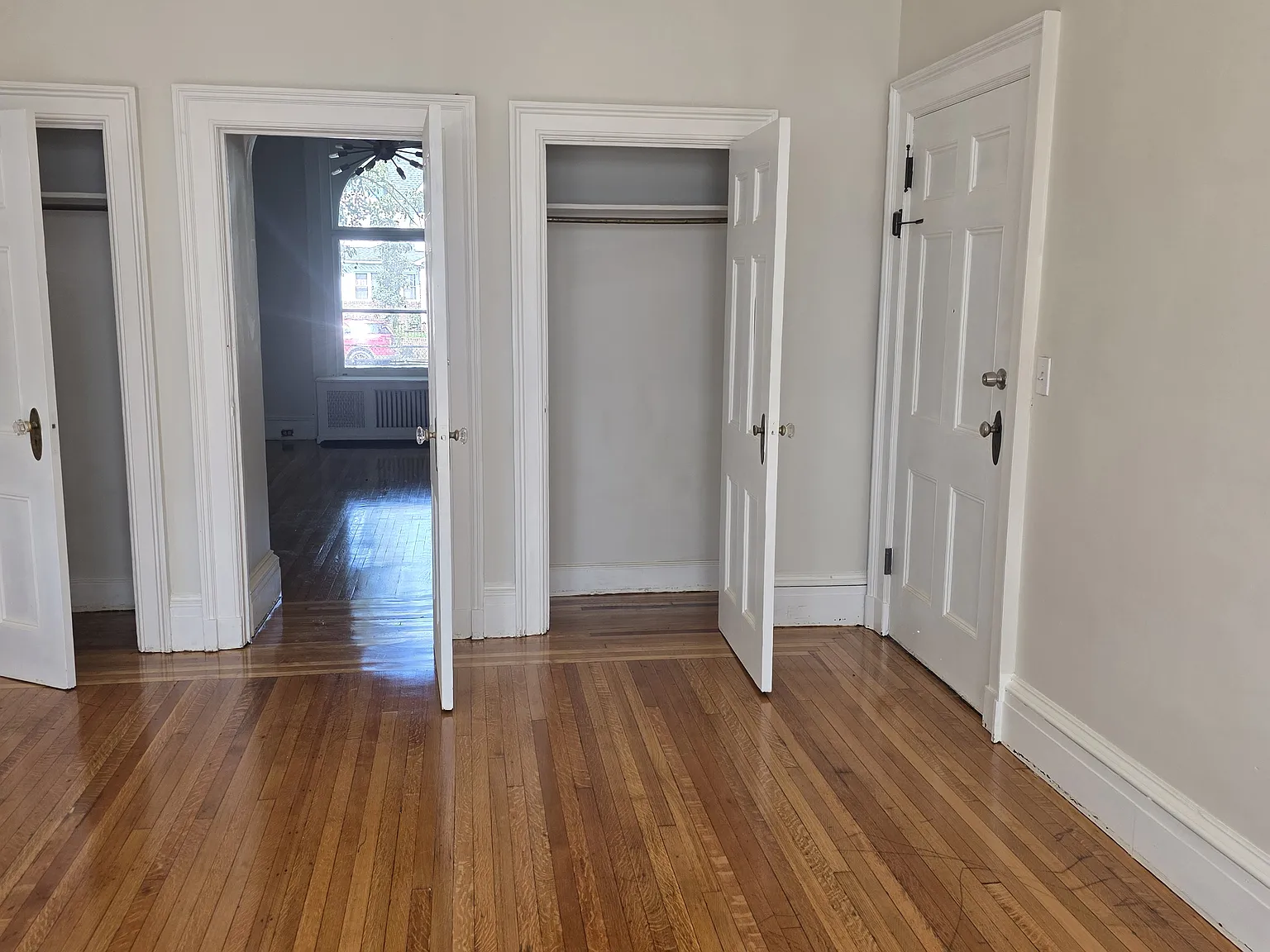 325 Roseville Ave — Photo 3