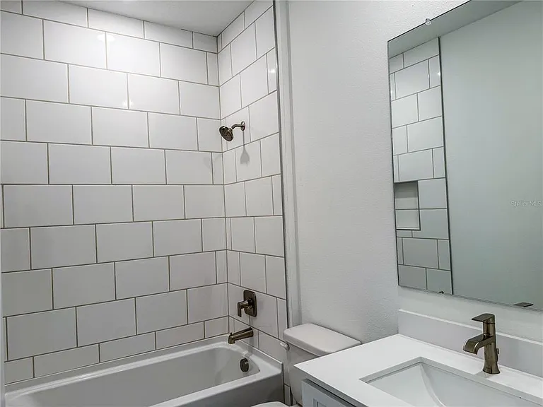 4521 NW 37th Street Rd — Photo 5