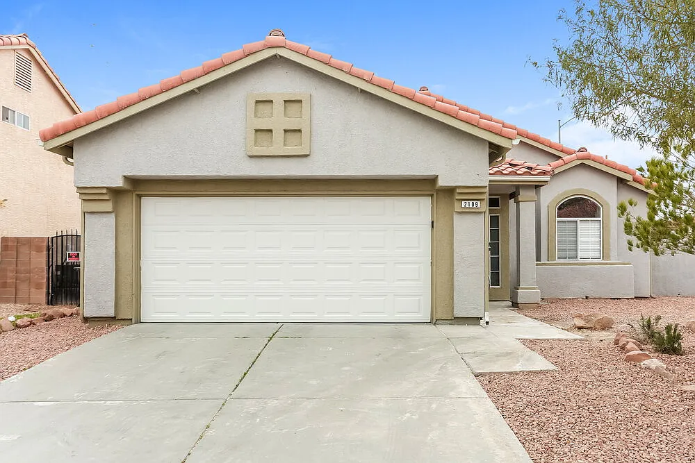 4 bed, 2.0 bath, 1581 sqft, $2,230 — Photo 1
