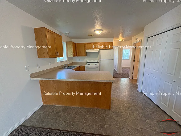 630 Linden Dr #4 — Photo 12