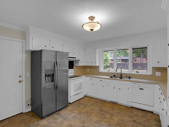 4th image of 332 Massingale Rd