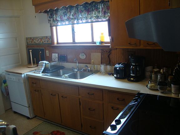 2nd image of 704 Sidney St