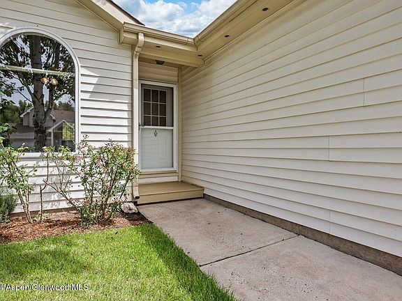 3rd image of 252 Lupine Dr