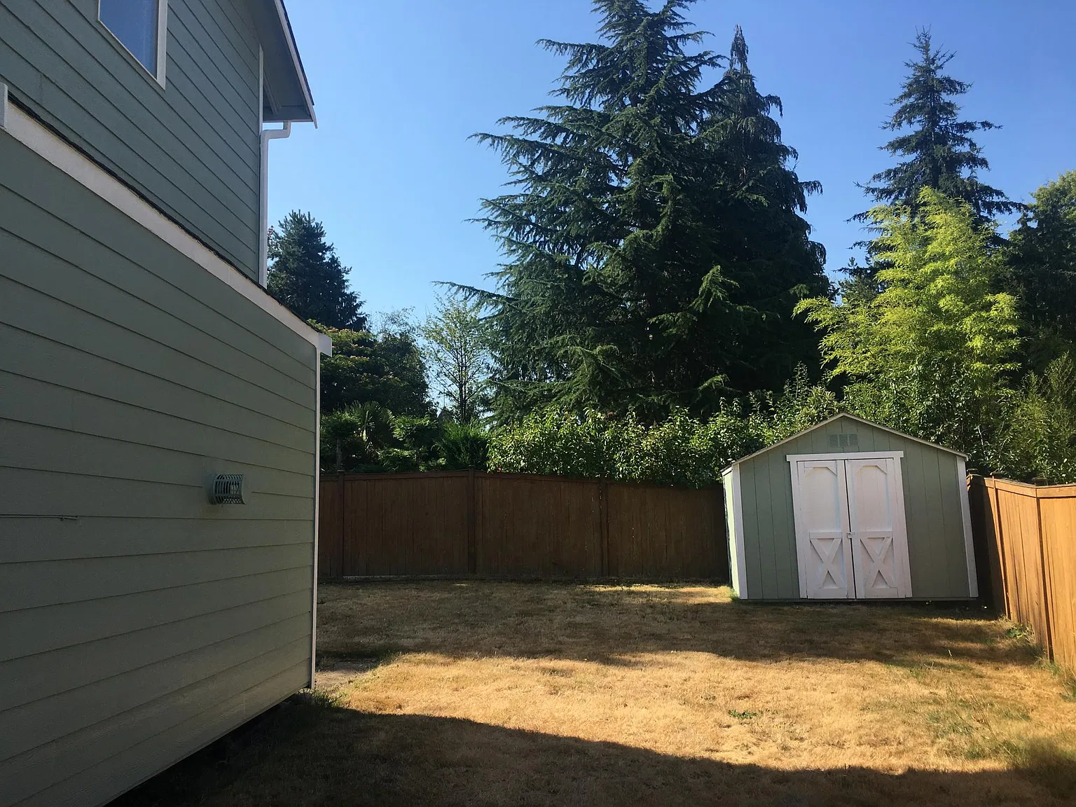 4 bed, 2.5 bath, 2210 sqft, $4,200 — Photo 3