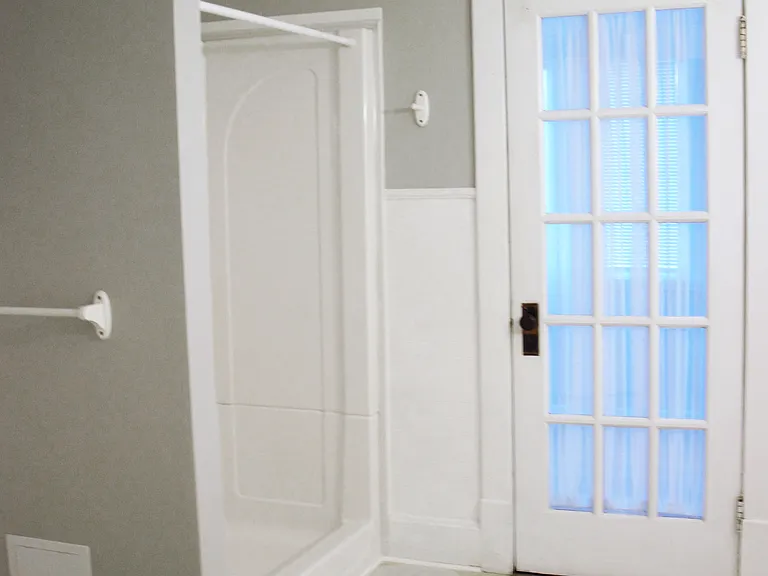bathroom--door leads to sunroom