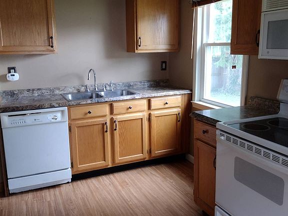 4th image of 401 Oakwood St