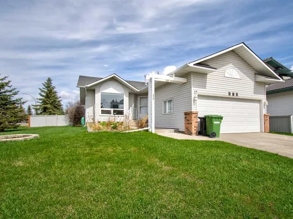 273 S Woodside Rd NW, Airdrie, AB T4B 2C6