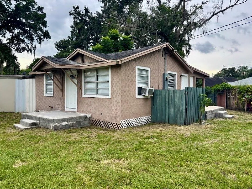 2 bed, 1.0 bath, 796 sqft, $1,600 — Photo 2