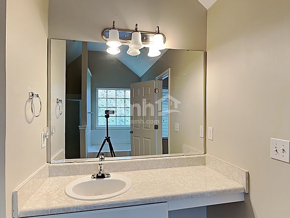 4th image of 4914 Eagle Creek Dr