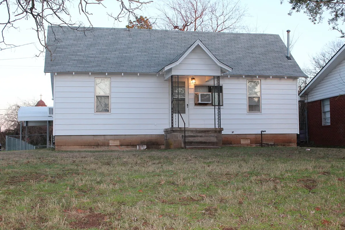Building Photo - 1570 N 1st St