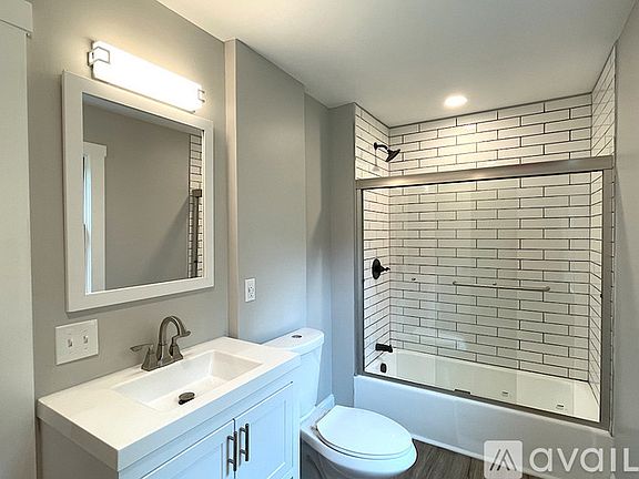 5th image of 3152 W 68th St