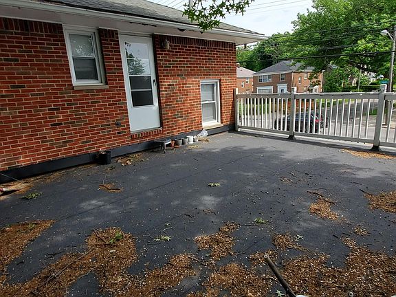 3rd image of 3724 Washington Blvd