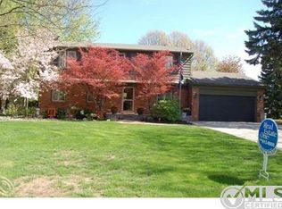 677 Rolling Rock Rd, Bloomfield Hills, MI 48304
