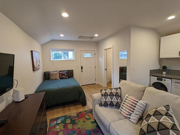 4th image of 4025 Miller Way