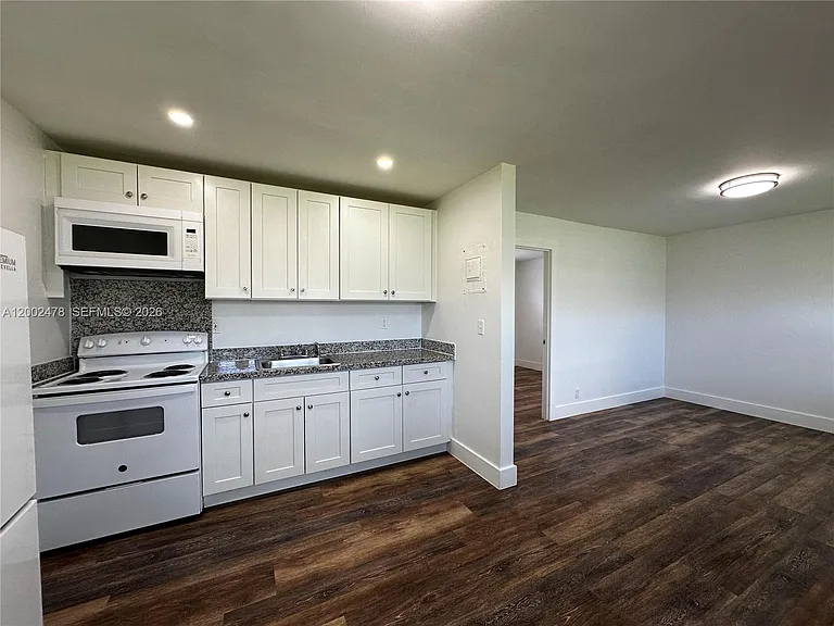 2321 Madison St #6 — Photo 3
