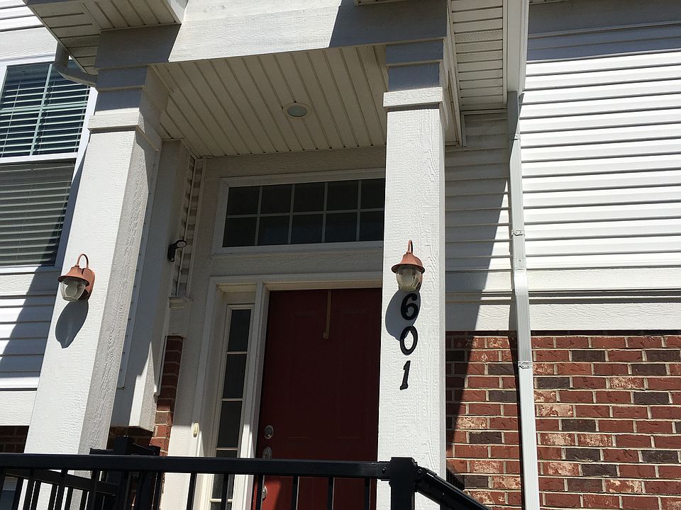 2nd image of 601 Plaza Pl
