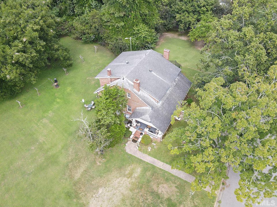 2nd image of 907 Parkway Dr