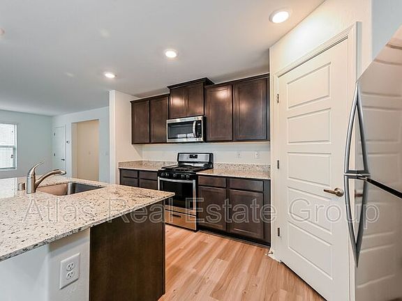 5th image of 614 Descubir Ave